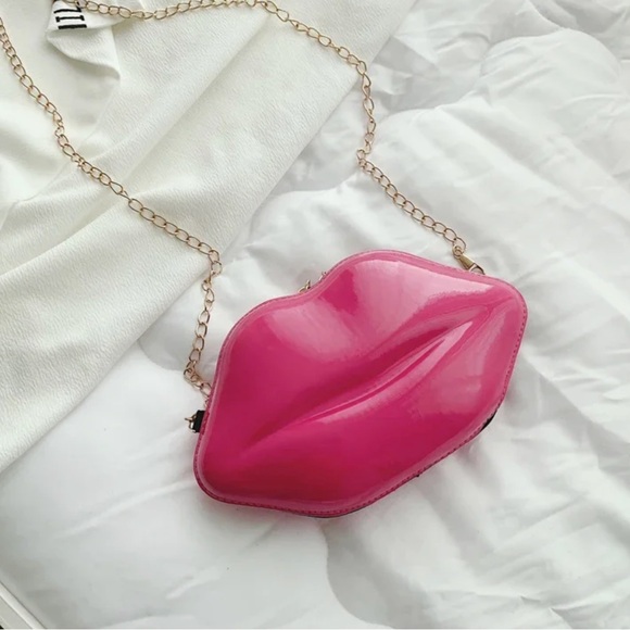 Hot lips purse super cute lip shaped clutch or shoulder bag in Hot Pink. - Picture 3 of 3